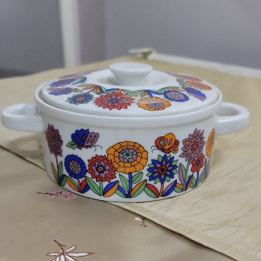Japan~Vintage~ Floral Ceramic Lidded Cassaroll  Dish